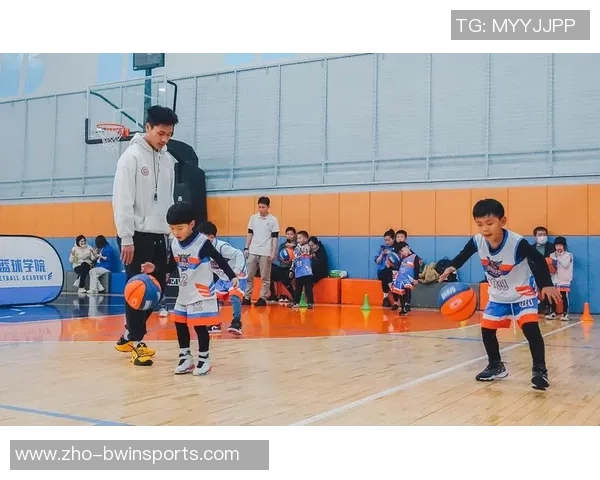 小学篮球课：培养孩子团队合作精神与身体素质的快乐运动体验